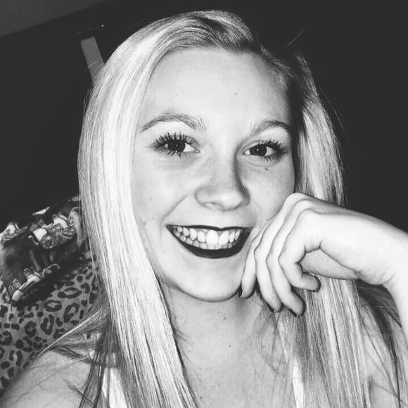 Meet your Posher, Karli - Picture 1 of 1